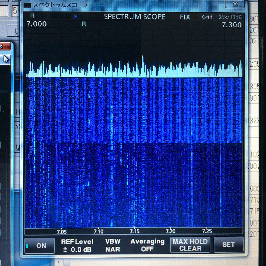 スペクトラムスコープに表示されたノイズ